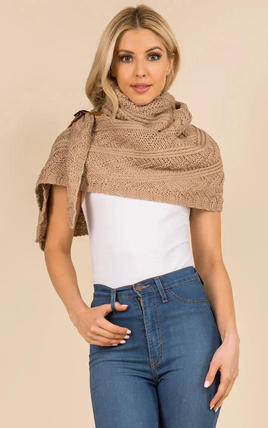 SA3318 Cable Knit Shawl w/veg Leather Buckle