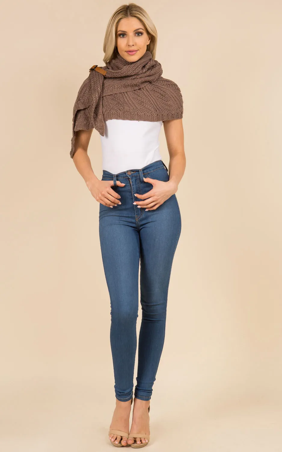 SA3318 Cable Knit Shawl w/veg Leather Buckle