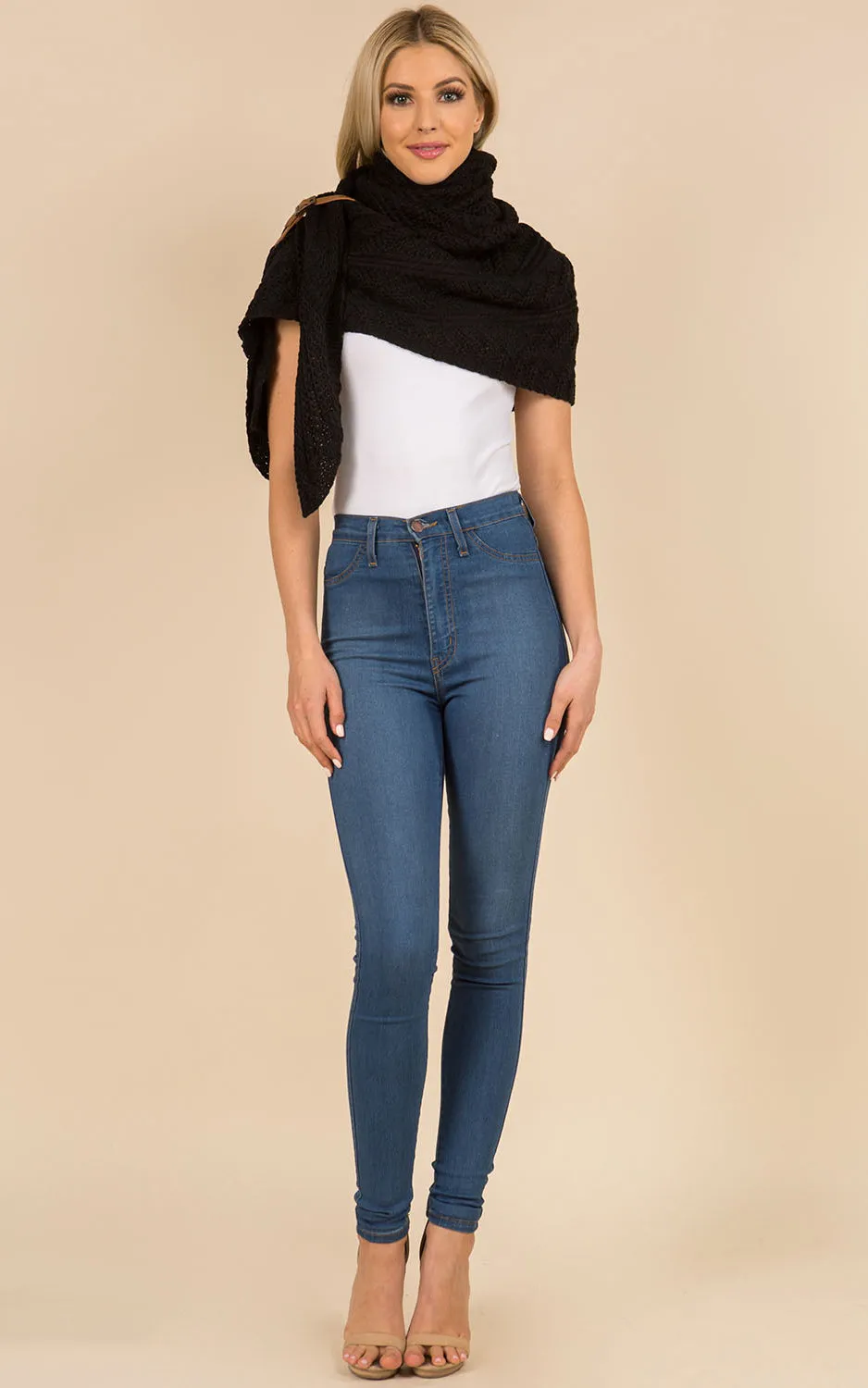 SA3318 Cable Knit Shawl w/veg Leather Buckle