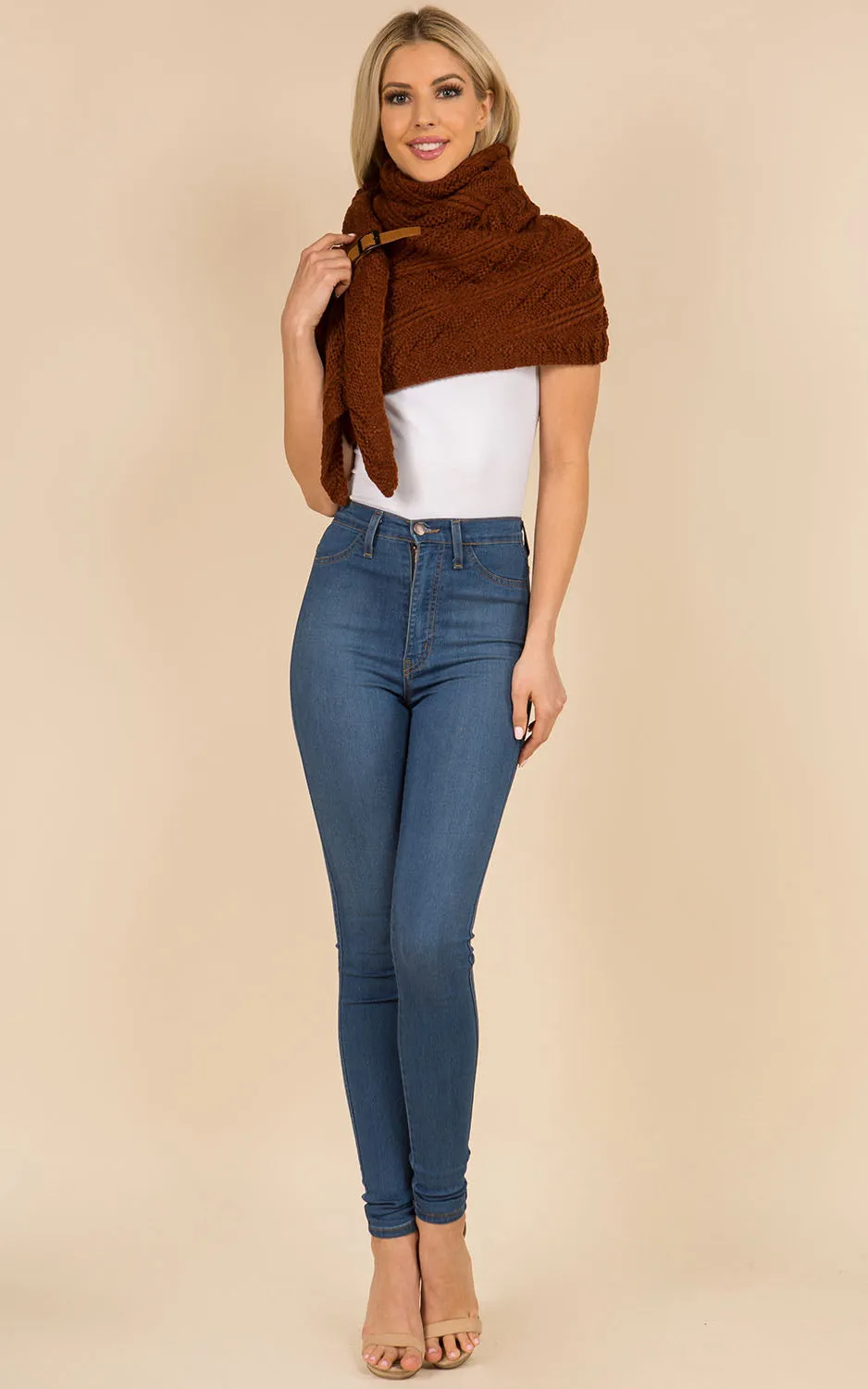 SA3318 Cable Knit Shawl w/veg Leather Buckle