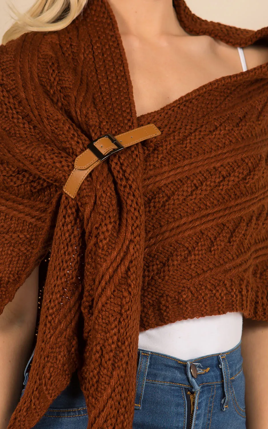 SA3318 Cable Knit Shawl w/veg Leather Buckle