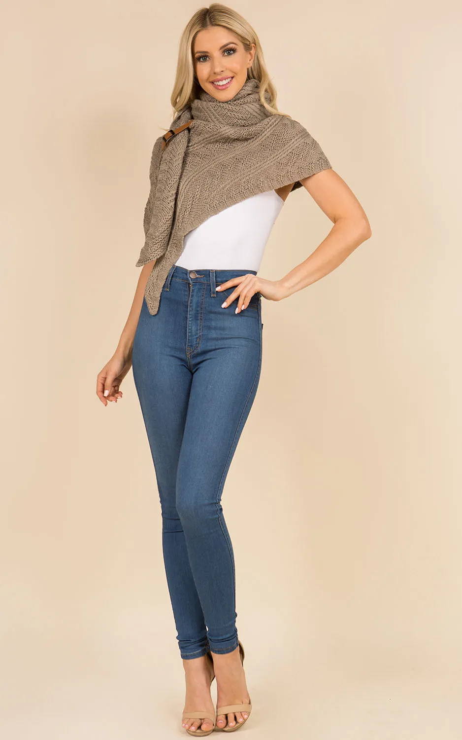 SA3318 Cable Knit Shawl w/veg Leather Buckle