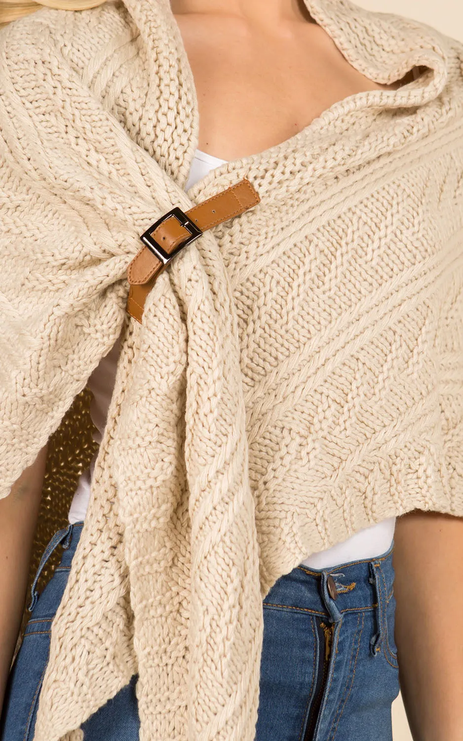 SA3318 Cable Knit Shawl w/veg Leather Buckle